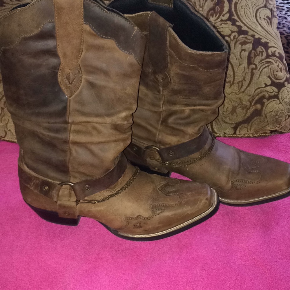 Boots - Picture 2 of 6